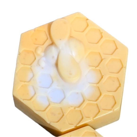 Handmade Soap - Oatmeal Honey & Milk Soap Bar - Picture 11 of 12